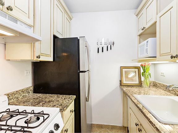 2nd image of 411 E 57th St APT 11F