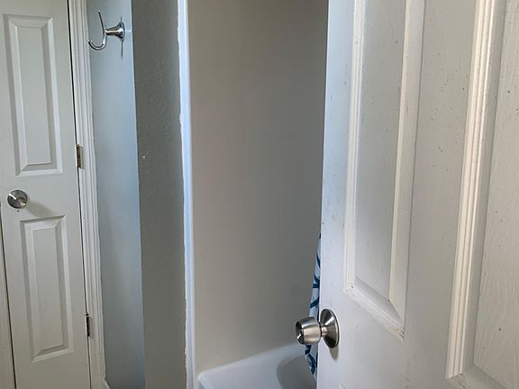4th image of 329 Brookview Dr