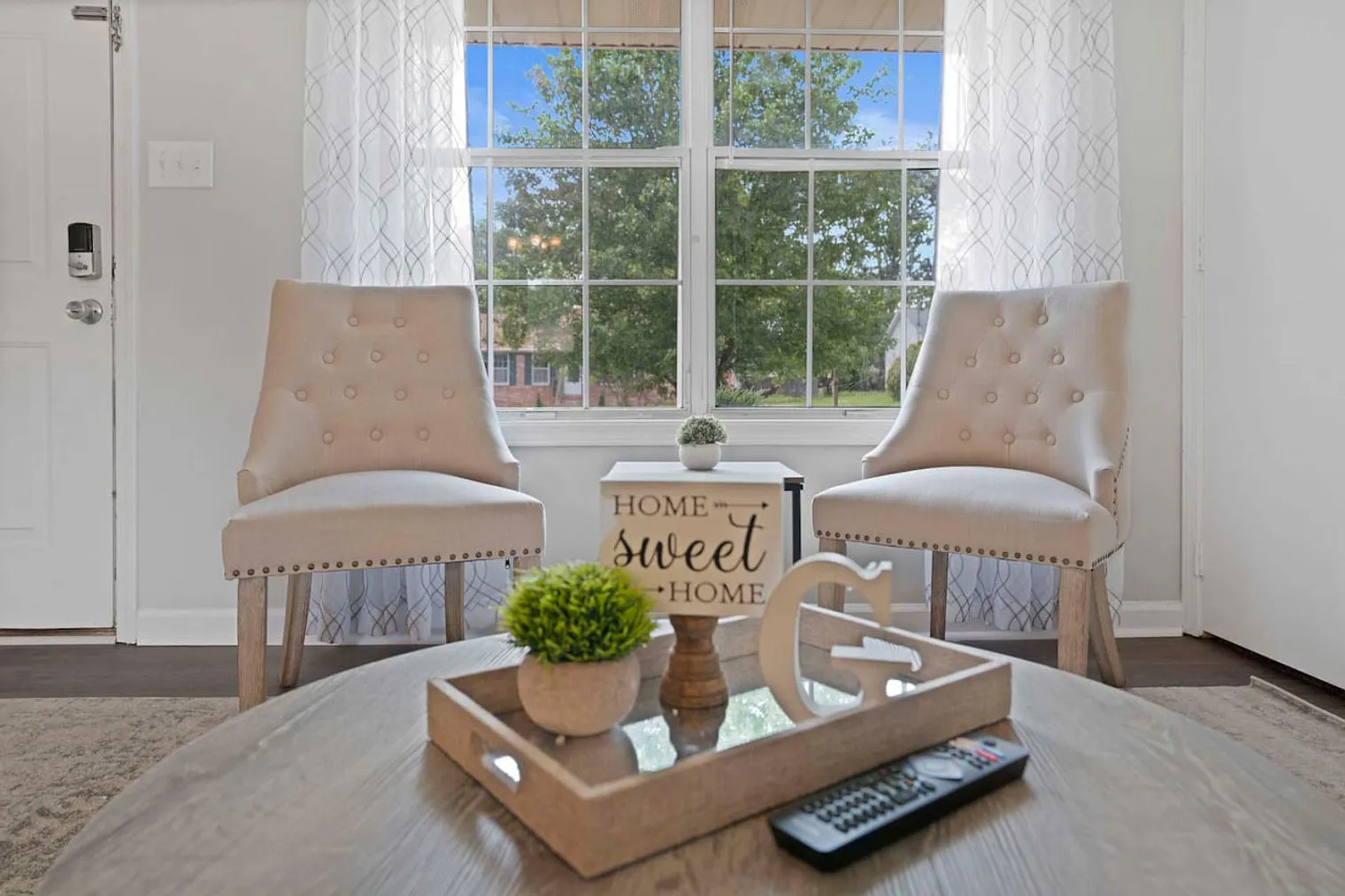 3 bed, 2.0 bath, 1022 sqft, $2,589 — Photo 2