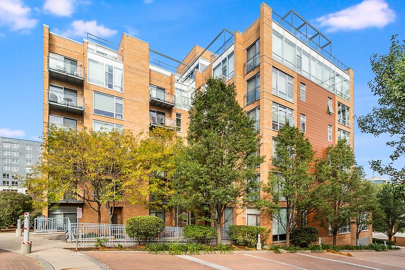 1st image of 1740 Oak Ave Unit 309