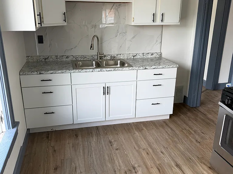 302 Cory Ave #1 — Photo 3