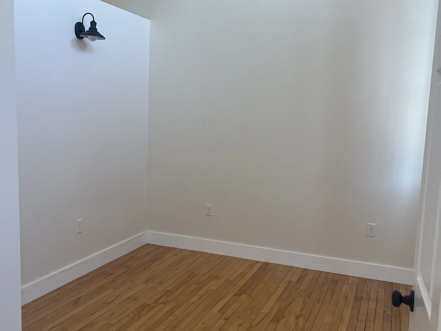2 bed, $1,600 — Photo 4