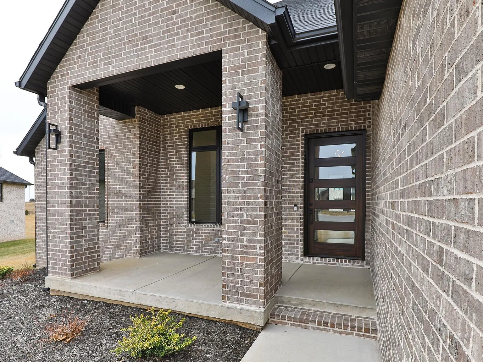 4 bed, 2300 sqft, $3,500 — Photo 2