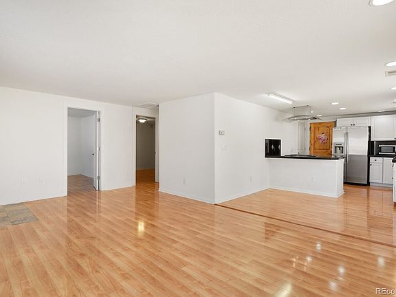 5th image of 3054 W Iowa Ave