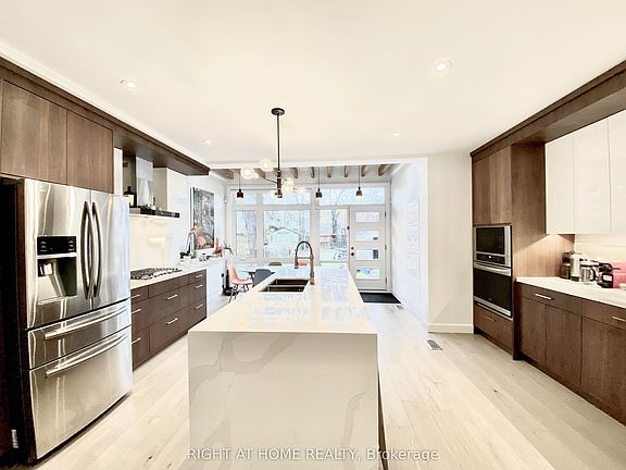 3rd image of 16 Woodlee Rd