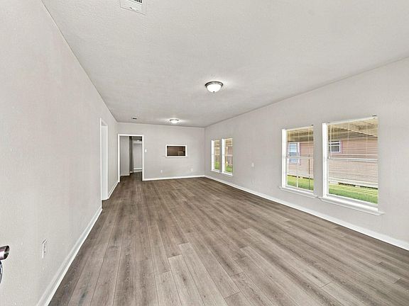 2nd image of 605 W Cleveland St