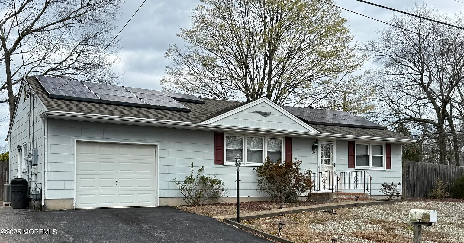 600 Devon Street photo 1