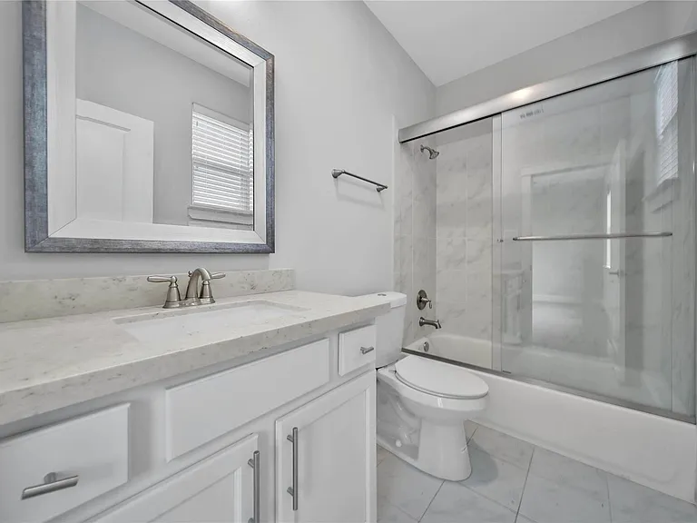626 E 28th St — Photo 31