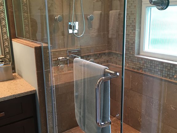 Walk in shower, 2nd vanity 