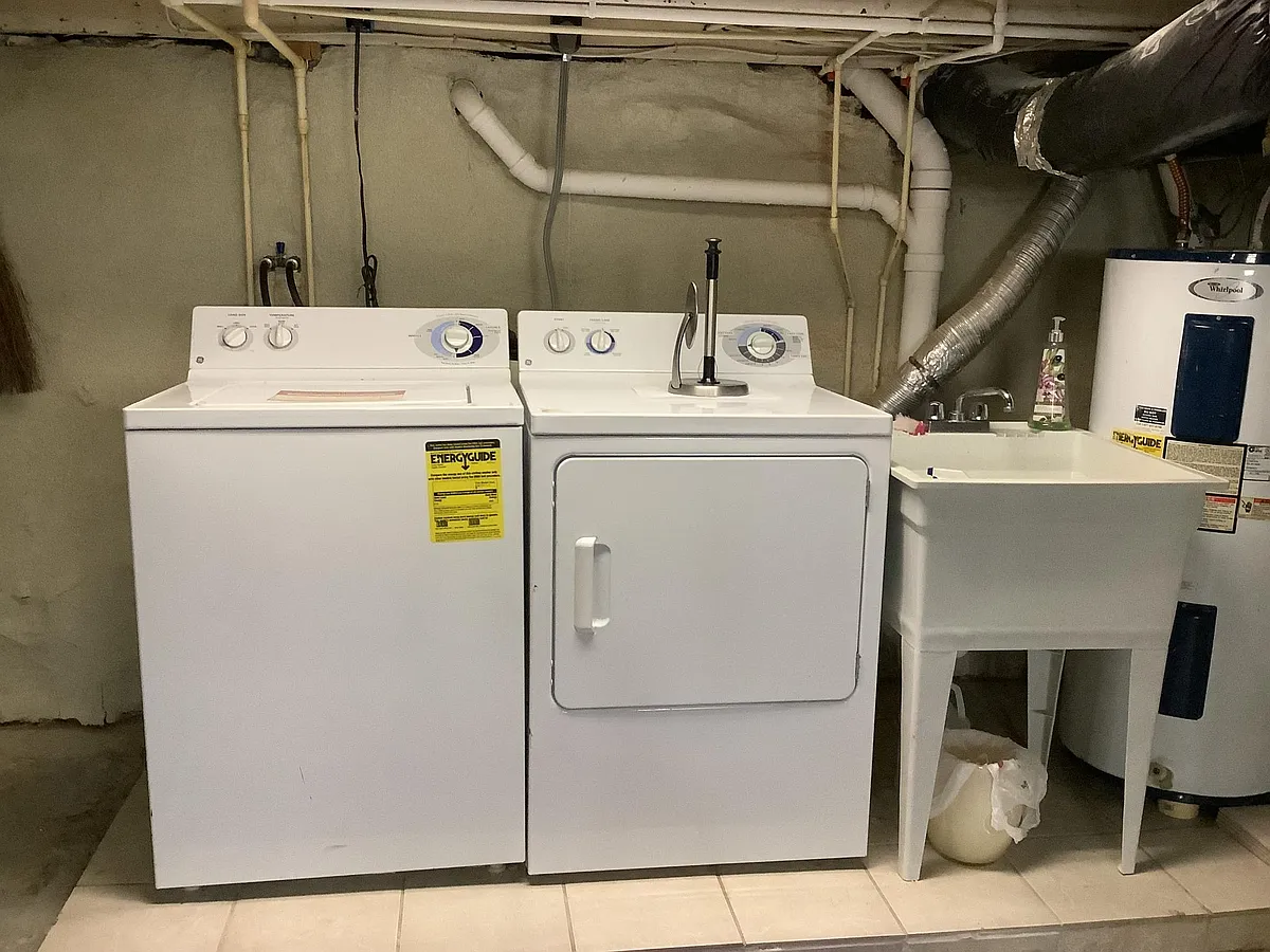 Washer and dryer - 3134 Tilton St