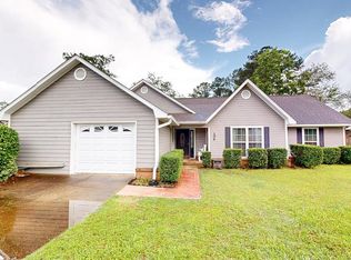 104 E Roxbury Rd, Dothan, AL 36305