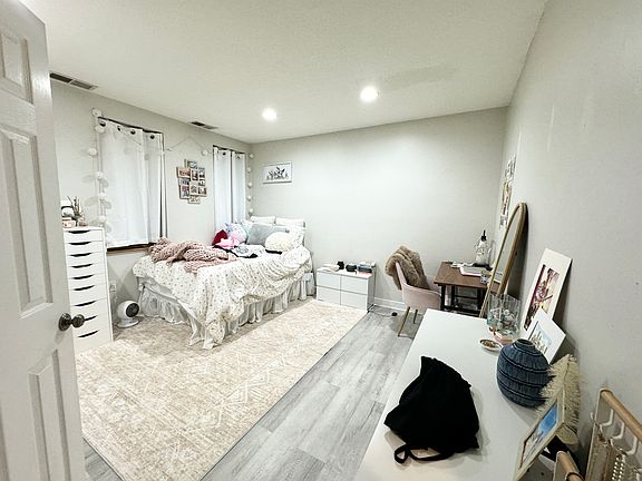 4th image of 71 Gainsborough St #14