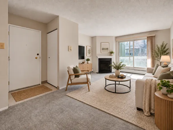 315 Southampton Dr SW #4201, Calgary, AB T2W 2T6