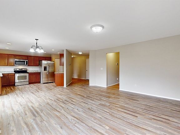 4th image of 1218 205th Street E