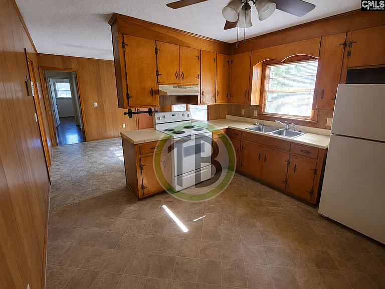 1026 Denton Dr — Photo 2
