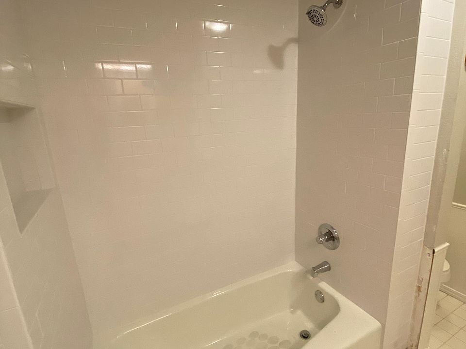 1st image of 2624 Silvertree Dr