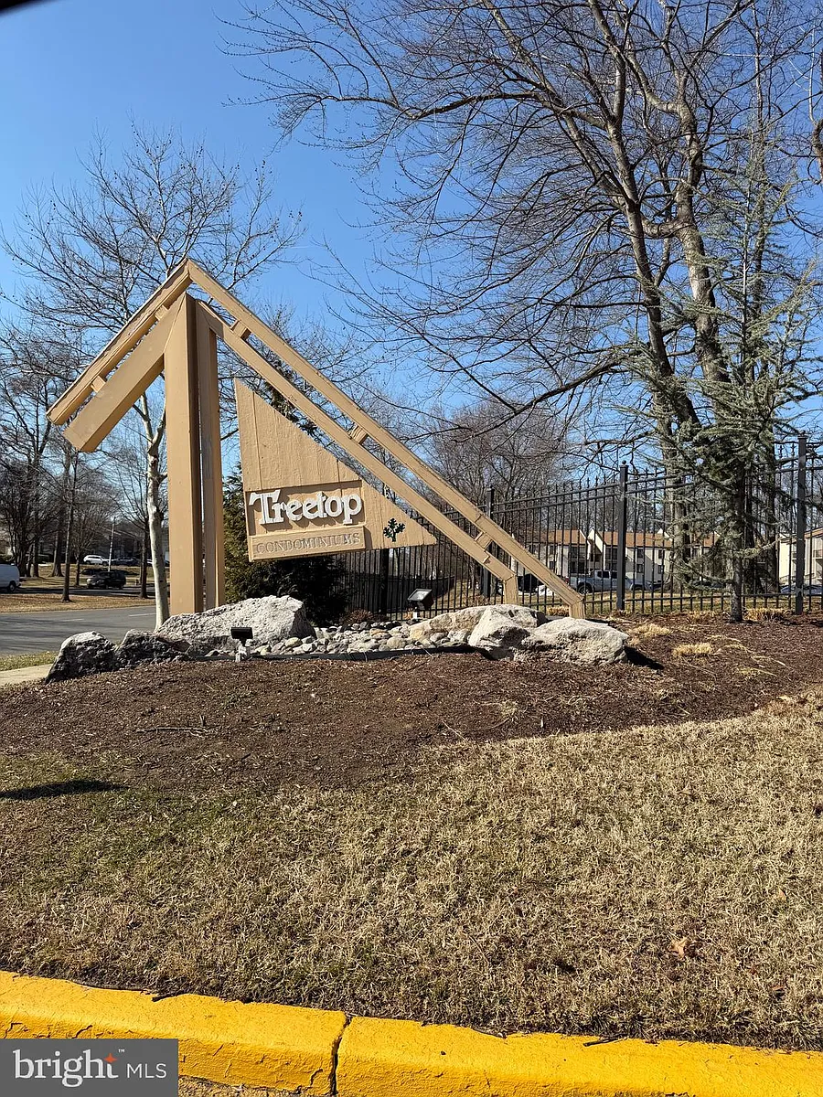 Building Photo - 10122 Campus Way S #202-1A