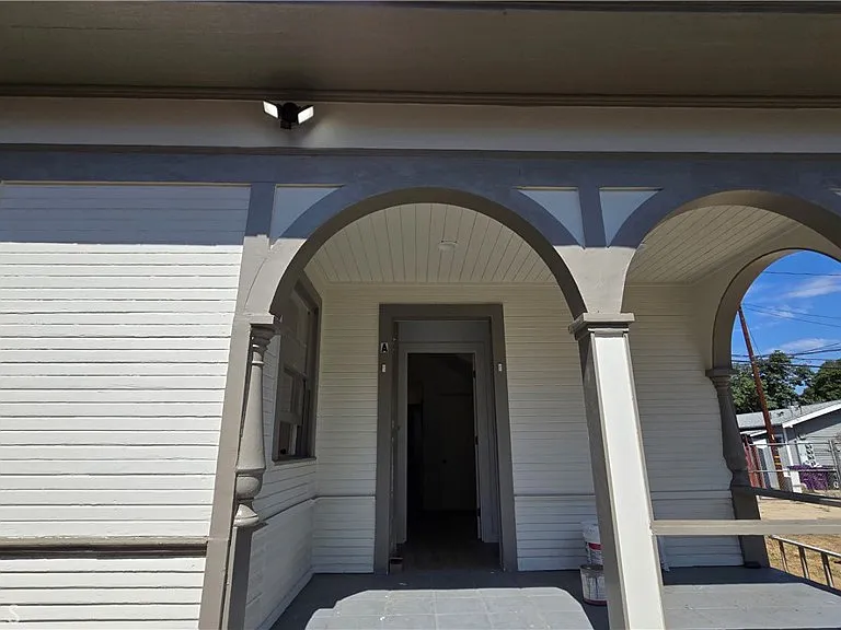 975 N Park Cir #A — Photo 2