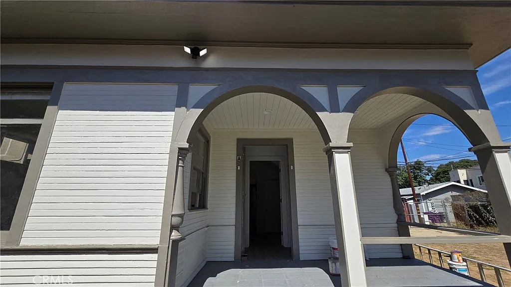 Building Photo - 975 N Park Cir #A