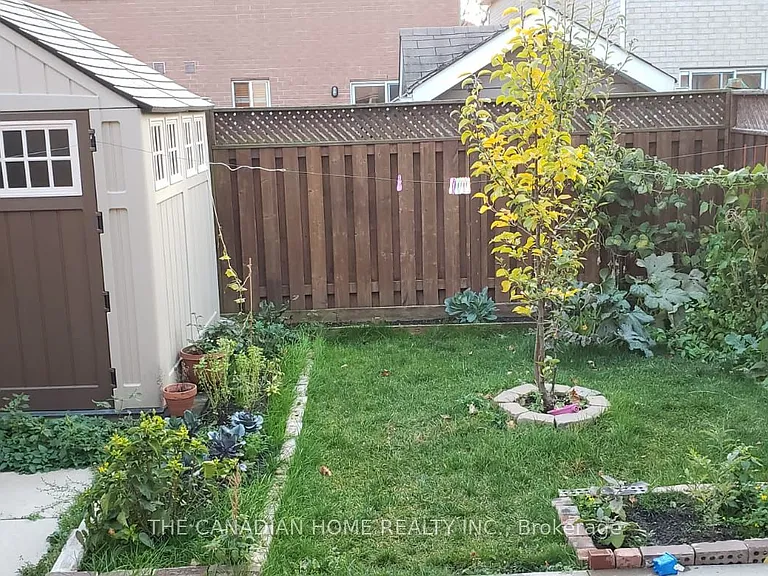 33 Baha Cres — Photo 21