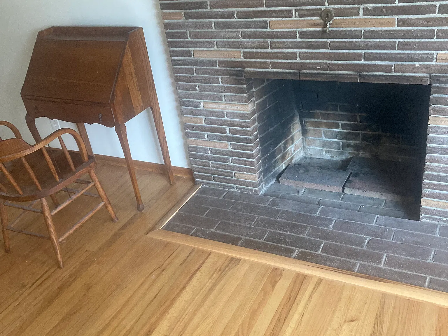 3 bed, 1077 sqft, $2,400 — Photo 1