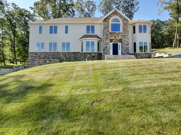 24 Beverly St, Parsippany-Troy Hills Twp., NJ 07950