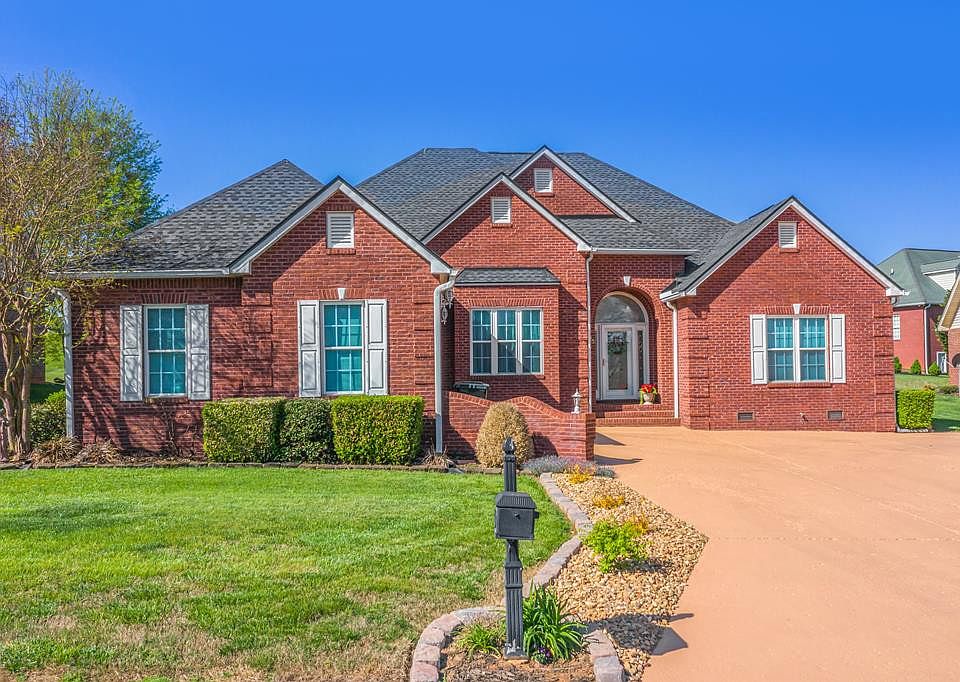 1st image of 483 Lochmere Dr