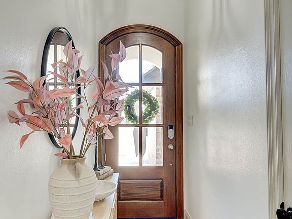 4th image of 213 Roanoke Cir