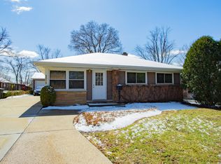2009 Dundee Rd, Northbrook, IL 60062