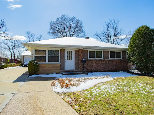 2009 Dundee Rd, Northbrook, IL 60062