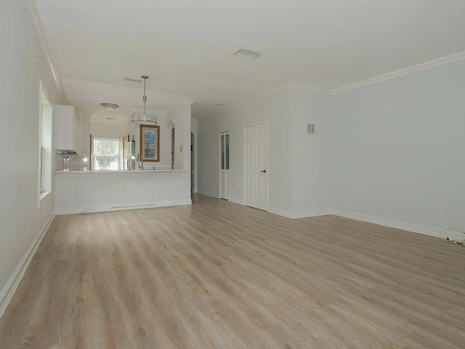 3 bed, 1251 sqft, $3,200 — Photo 3