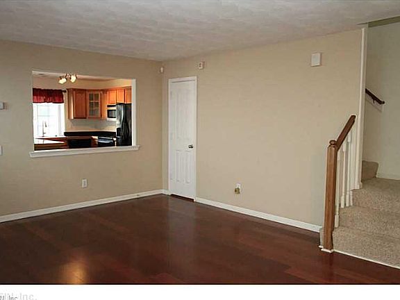 3rd image of 5525 Port Royal Dr