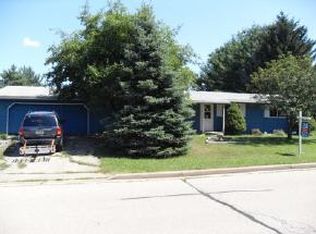 202 Spruce St, Hortonville, WI 54944