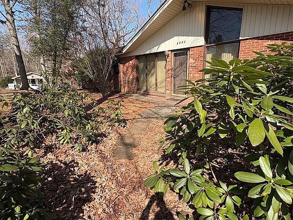 2nd image of 2042 Robinson Rd #2