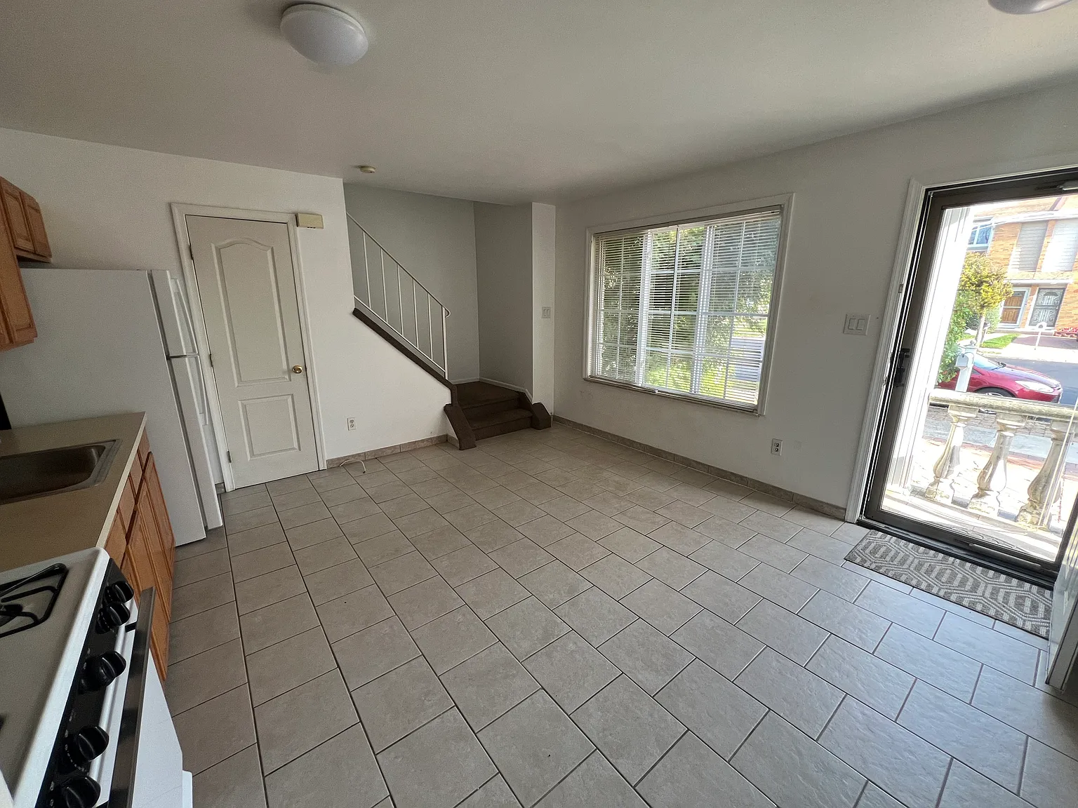 1 bed, 700 sqft, $1,900 — Photo 3
