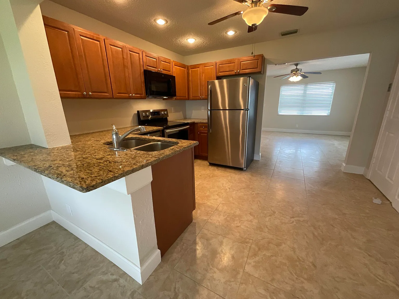 3 bed, 2.0 bath, 1224 sqft, $2,495 — Photo 3