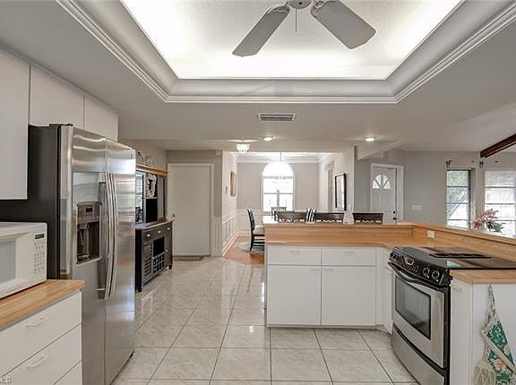 3rd image of 4903 SW 11th Pl