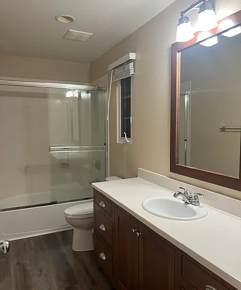 Full bath 2nd floor (Room # 4 tenant has access to shower).