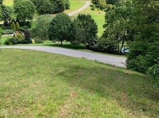40 Sleepy Hollow Dr, Waynesville, NC 28785