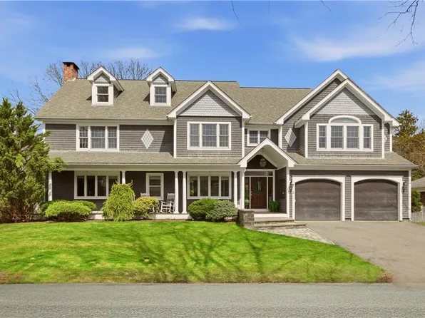 3 Deerfield Dr, Barrington, RI 02806