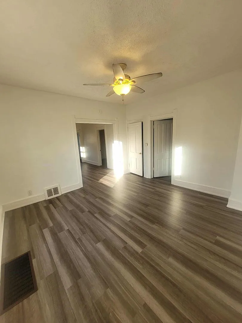 Building Photo - 117 E Reed