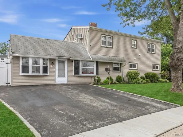 30 Echo Lane, Levittown, NY 11756