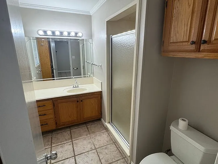 8174 FM 1402 — Photo 15