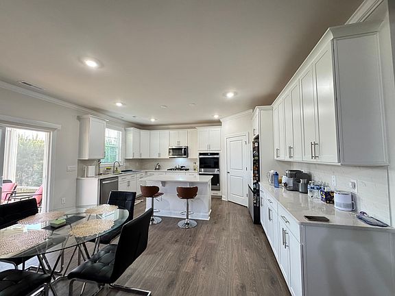 4th image of 4900 Dayflower Ln