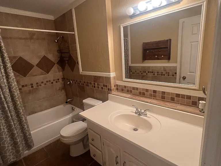 112 N Park St — Photo 7