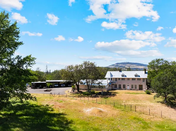 1800 S Obenchain Rd, Eagle Point, OR 97524