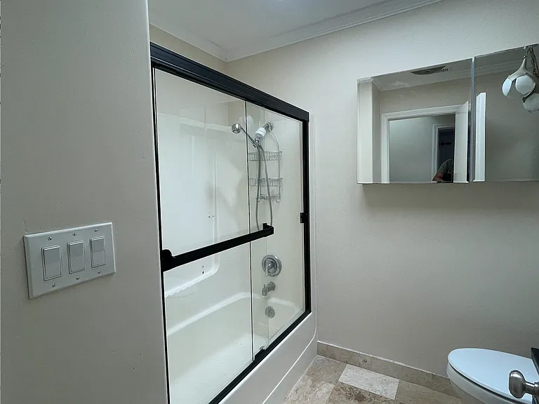 1050 Highland Dr — Photo 30