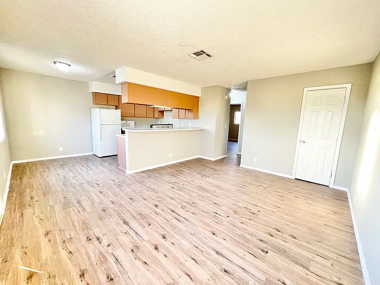 1400 Henry Dr — Photo 1