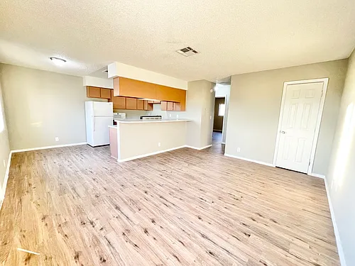 1400 Henry Dr Photo 1