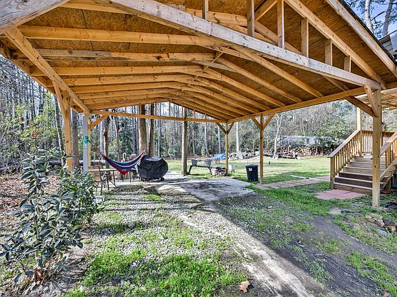 5th image of 200 Robin Rd